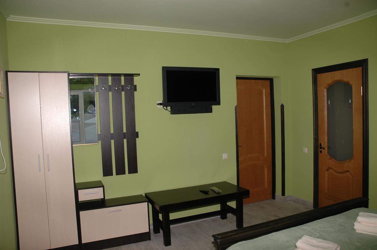 Guest House Lviv Extérieur photo
