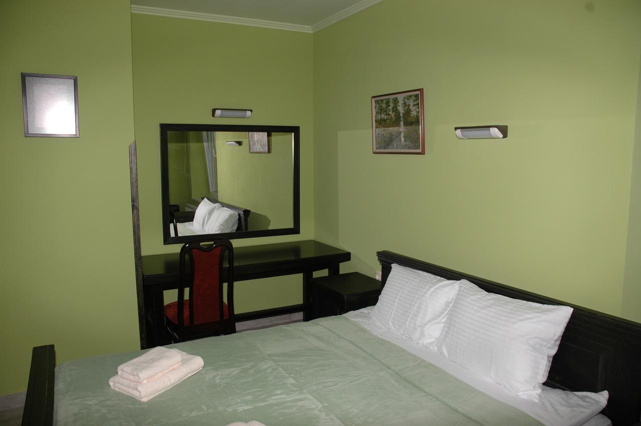 Guest House Lviv Extérieur photo