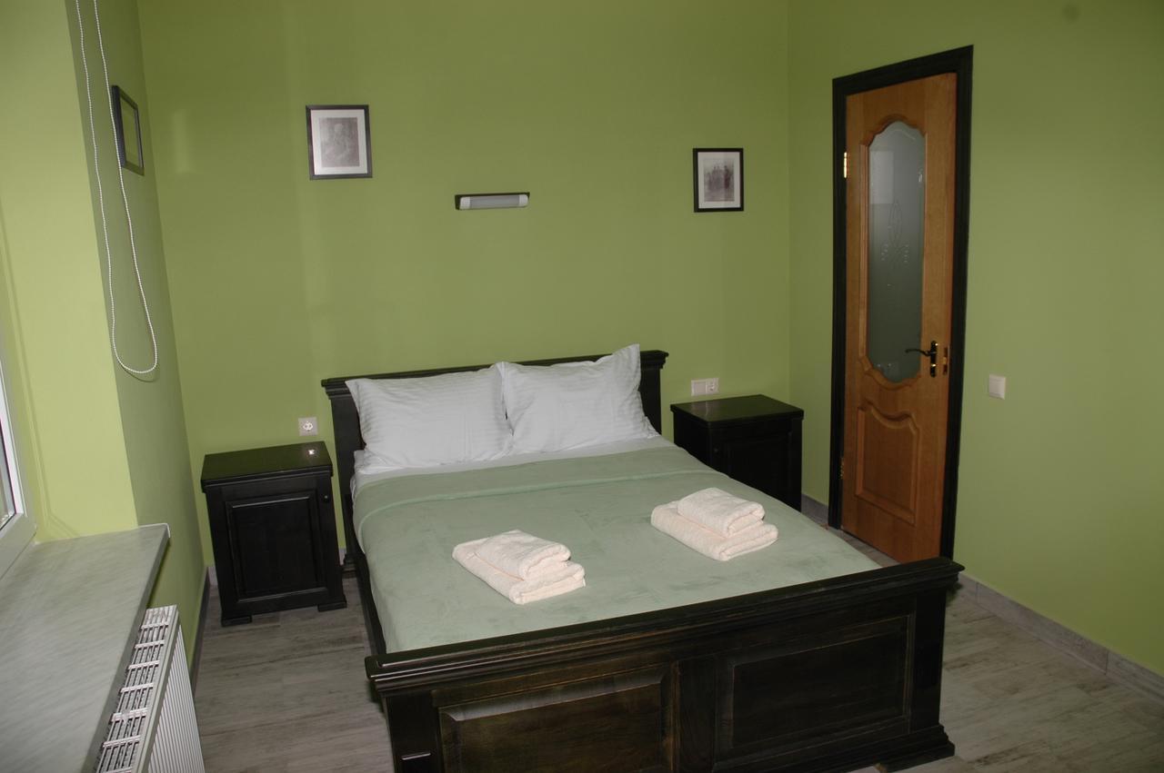 Guest House Lviv Extérieur photo