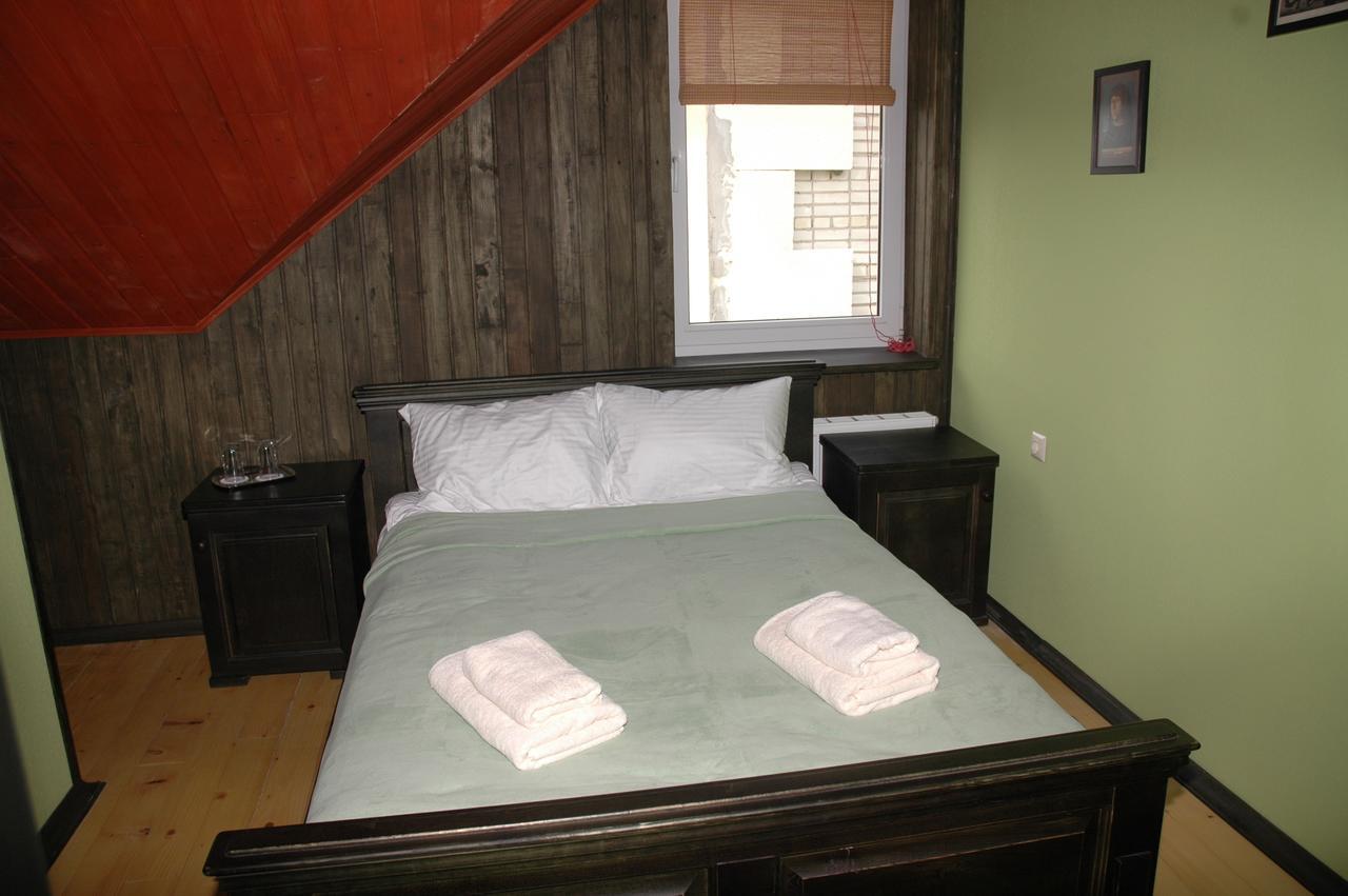 Guest House Lviv Extérieur photo