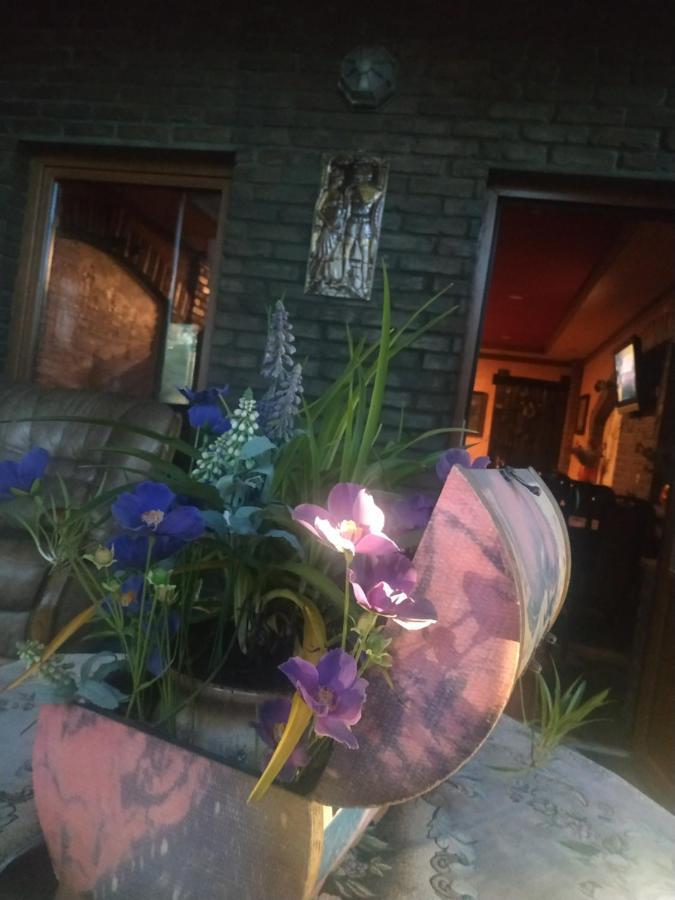 Guest House Lviv Extérieur photo