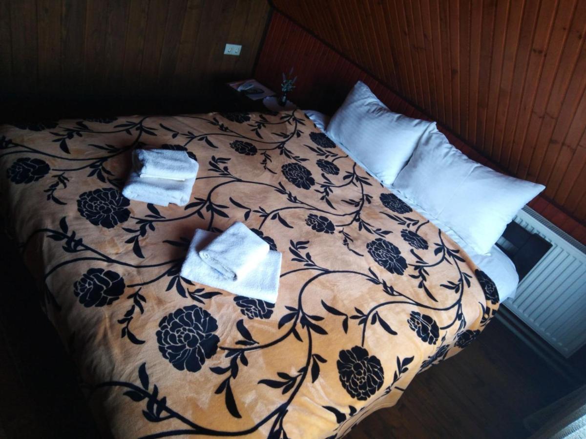 Guest House Lviv Extérieur photo